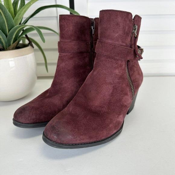 Earth Shoes Royal Ankle Boots Wine Red Ankle Zip Burnished Stacked Heel Size 7B - Picture 1 of 10